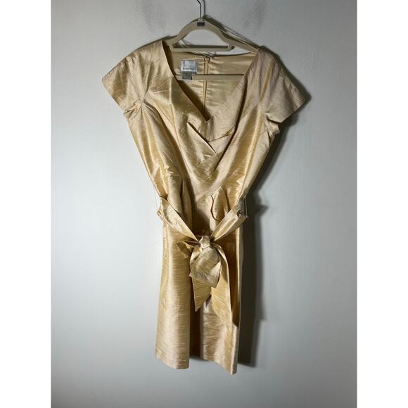 Donna Morgan Butter Yellow Silk Cap Sleeve V Neck SPecial Occasion Dress Sz 8 - Picture 1 of 3